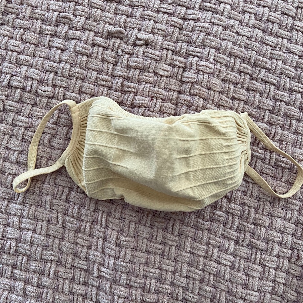 Skims Mask in Sand